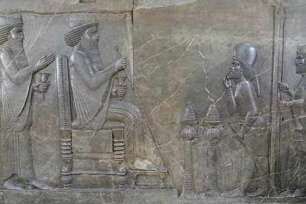 Courtier showing reverence to Persian ruler. Photo: KW.