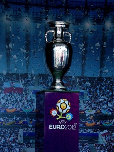 The Delaunay trophy of the UEFA 2012. Photo: DrabikPany / https://creativecommons.org/licenses/by/2.0/deed.de