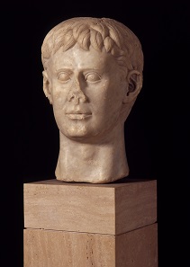 Marble bust of Frederick II, Italy, 1220-50 AD. Deutsches Archäologisches Institut, Rome.