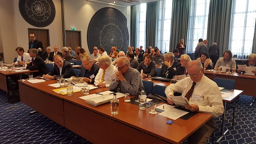 During the bussiness sessions a central topic were possible cooperations between trade and the academic world.