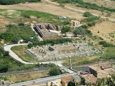 Himera, the Victoria Temple seen from the Antiquarium. Photograph: Wikipedia / Clemensfranz.