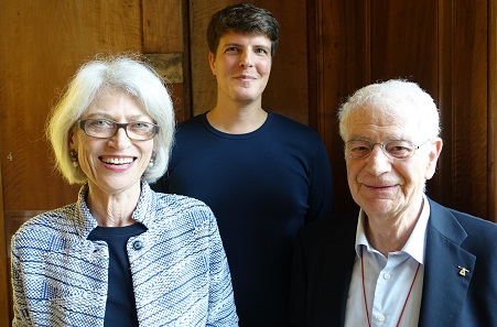 Three generations of curators at the Zurich Coin Cabinet (from l. to r.): Hortensia von Roten, Christian Weiss, Hans-Ueli Geiger. Photo: UK.