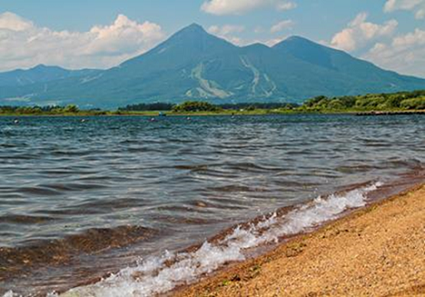 Bandaisan (Mount Bandai).