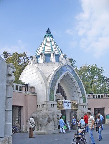 Entry to the Budapest Zoo. Photo: Martin Belam (currybet) / https://creativecommons.org/licenses/by-sa/2.0/deed.en