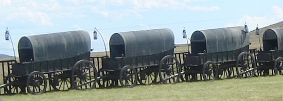 The ceremonial copper clad iron wagons at the Battle of Blood River Monument in Kwazulu-Natal. Clearly visible in this image, these wagons have only got one drawbar. Photo (detail): Renier Maritz / Wikipedia.