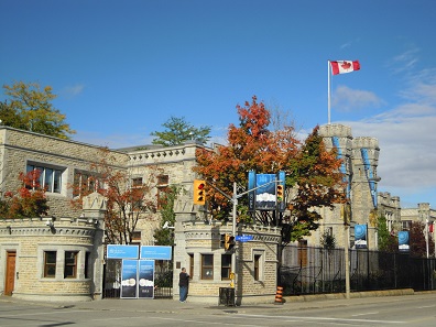 The entrance portal of the Royal Canadian Mint on Sussex Drive in Ottawa, Ontario, resembles a medieval fortress. However its security measures are now being questioned. Photo: Skeezix1000 / http://creativecommons.org/licenses/by-sa/3.0