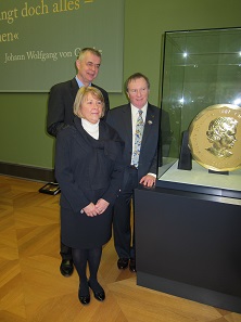 In February 2011, the then biggest gold coin in the world was exhibited on the occasion of the Berlin exhibit