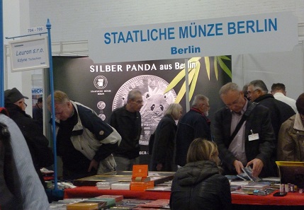 At the 18th Numismata, the Berlin State Mint presented its latest bullion coin called SILVER PANDA. Photo: Simone Rosa Ott.