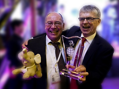 Günther Waadt of the Bavarian State Mint and Dr. Peter Huber of the State Mints of Baden-Württemberg are happy about being awarded by the MDC.