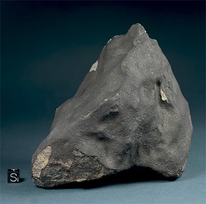 2 kg stone meteorite which fell near Tamdakht, Morocco on December 20, 2008. Photo: Meteorite Recon / CC BY 3.0