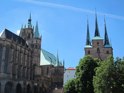 Cathedral left and Serveri Church right. Today, in these two churches masses that follow the Catholic rite are celebrated again. Photo: KW.