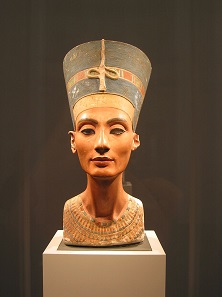Bust of Nefertiti. Neues Museum, Staatliche Museen zu Berlin. Photo: Magnus Manske / Wikimedia Commons / CC BY-SA 3.0.