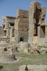 A look into the enormous 100 column hall. Photo: KW.