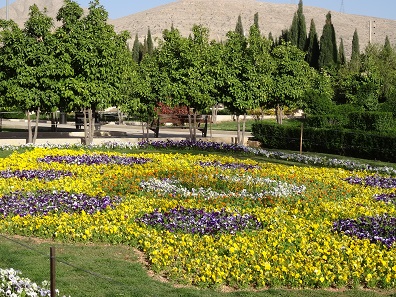 Flowers in front of the Tomb of Saadi in Shiraz. Photo: KW.