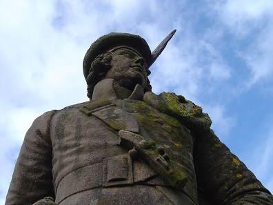In the 19th century, an impressive memorial was built where Bonnie Prince Charles had claimed his right to the throne. Photo: Kutsa / CC BY 3.0.