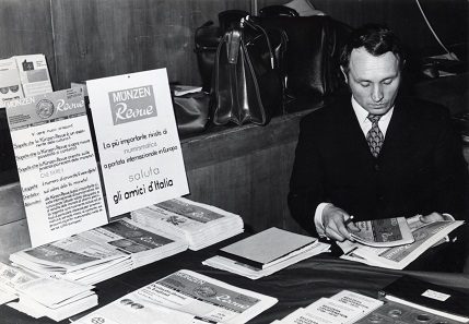 In May 1971, Albert M. Beck introduced his new journal, the MünzenRevue at the coin fair in Rome. Photo: AMB.