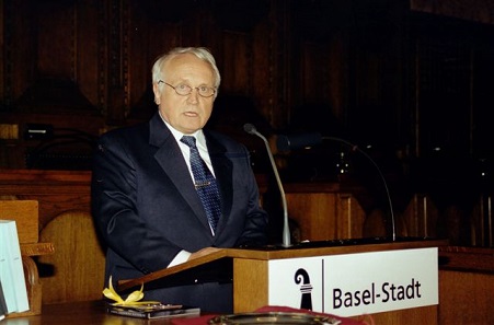 Albert M. Beck during his speech at the World Money Fair 2005 in Basel. Since 2006, this most prominent specialised fair for coins has moved to Berlin and is successfully managed by Barbara Balz. Photo: AMB.