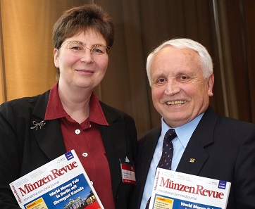 Albert M. Beck with one of his numismatic foster children, Ursula Kampmann, who first stepped in his shoes as editor of the MünzenRevue for ten years and later on - just like he did - founded her own journal. Photo: WMF.