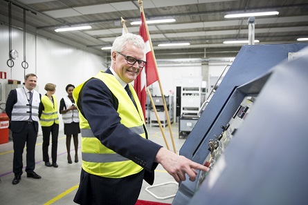 Governor Hugo Frey Jensen, Danmarks Nationalbank, in Vantaa, attending the start of manufacturing in person. Photo: Mint of Finland.