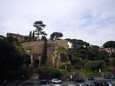 The Tarpeian Rock in Rome. Image: Lalupa / Wikipedia.