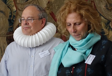 Maria Christina Molinari as Elizabeth I with her private secretary, aka Jonathan Kagan in real life. Photo: UK.