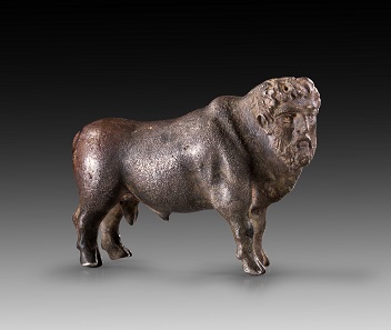 River-god Acheloos. Greek, 4th cent. BC. Solid silver. H 4.7 cm, L 7 cm. From the Shlomo Moussaieff Collection. With export permission from the Israel Antiquities Authority. Estimate: 40,000,- euros. From Gorny & Mosch sale 248 (June 30, 2017), No 154.