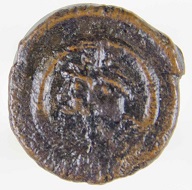 Bronze 2-nummus piece of the Heraclian Revolt, 610. From the Peter Donald Collection. Photo: Princeton University Numismatic Collection, Department of Rare Books and Special Collections, Princeton University Library.