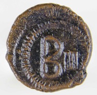 Bronze 2-nummus piece of the Heraclian Revolt, 610. From the Peter Donald Collection. Photo: Princeton University Numismatic Collection, Department of Rare Books and Special Collections, Princeton University Library.
