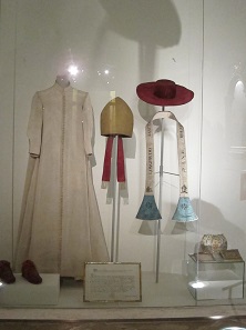 The stola, pontifical sandals, and hat of Saint Charles Borromeo. Photo: UK.