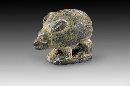 Lot 222: Hedgehog-shaped bronze weight. Anatolia, late 3rd to early 2nd millennium BC. L 2.3 cm, H 1.9 cm, W 1.6 cm. 24.5 g (= 3 shekels according to the Babylonian standard). From the Ernst Langlotz Collection (1895-1978). Green patina. Intact. Estimate: 600 euros. Hammer price: 2,400 euros.