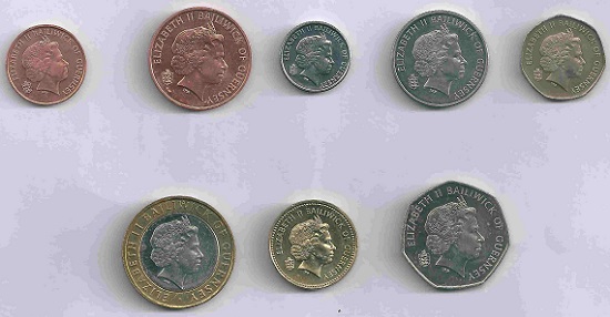 Legal tender only on the Channel Island, Guernsey’s regional currency features some of it typical motifs, next to The Queen and its coat of arms.