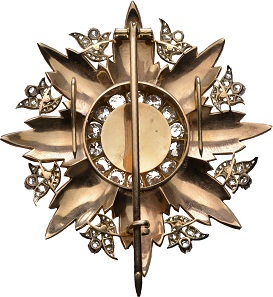 Lot 7176: High Order of Distinction. Breast Star, variant with diamonds in medallion ring. From the Ottoman Collection. RRRR. II. Estimate: 50,000,- euros.