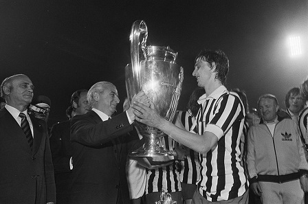 Johan Cruyff after the 1973 European Cup Final. Photo: Rob Mieremet; Nationaal Archief, Den Haag, Rijksfotoarchief: Fotocollectie Algemeen Nederlands Fotopersbureau (ANEFO), 1945-1989 / Wikimedia Commons / CC BY-SA 4.0