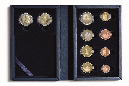 San Marino’s Proof Divisional Coin Set 2017 comprises a 2 euro commemorative coin dedicated to the “750th anniversary of the birth of Giotto” and a 2 euro commemorative coin dedicated to the