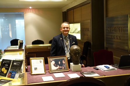 The visitor is given a warm welcome in the spacious entrance area. Photo: UK.