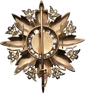 299 / Lot 7176: High Order of Distinction. Breast Star, variant with diamonds in medallion ring. From the Ottoman Collection. RRRR. II. Estimate: 50,000,- euros. Hammer price: 85,000,- euros.