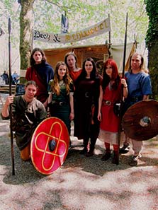 The Alemanns serve as a model for this group of visitors. Photo: UK.