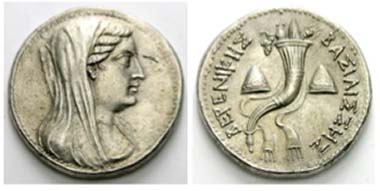 No 70 Berenike II (Egypt). AR-pentakaidekadrachmon, after 241 B. C. Draped and veiled bust r. Rev. cornucopiae between two pilei. Svor. 988, pl. XXXV, 2. Vagi, SAN XX.1 (1997), pp. 5-10. Extremely fine. Estimate: 40,000 CHF. End result: 50,600 CHF.