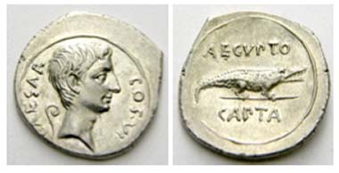 No 134 Augustus (27 B. C. - A. D. 14). Denarius, Rome, Brundisium or Ephesos, after 31 B. C. Rev. AEGVPTO CAPTA crocodile. RIC 275a (Brundisium or Rome). FDC. Estimate: 15,000 CHF. End result: 43,700 CHF.