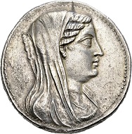 58 - Ptolemies in Egypt. Berenice, wife of Ptolemy III, 246-222 BC. Attic pentekaidekadrachm, Alexandria(?). Uncirculated. Estimate: CHF 25,000. Hammer price: CHF 50,000.