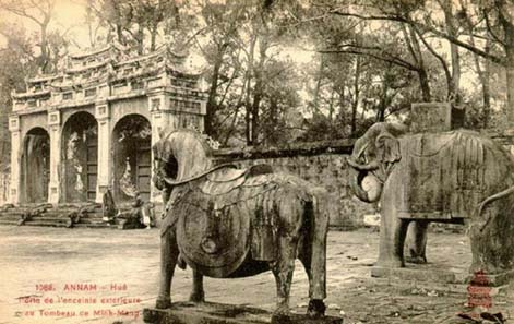 Tomb of Emperor Minh Mang. Photo of Pierre Dieule / Source: Wikipedia.
