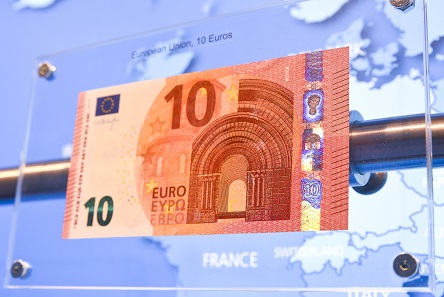 A current 10 Euro-Bill with standard security features such as the blue holograms on its right side. © Prien Marketing GmbH