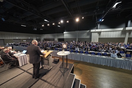 The speakers gave their talks in front of a full house. Photo: WMF / Andreas Schölzel.