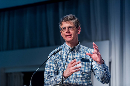 Dr. John Briggs from the Fraunhofer Institut USA reported on a new method of producing blanks, the Pushback Blanking (PBB). Photo WMF / Andreas Schölzel.