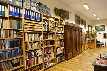 A glance into the workspaces of the coin cabinet. Photo: UK.