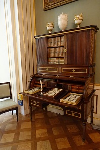 A cabinet which was specially made for a daktyliothek, a collection of plaster casts of gems, which was very popular in the 18th and 19th century. Photo: UK.