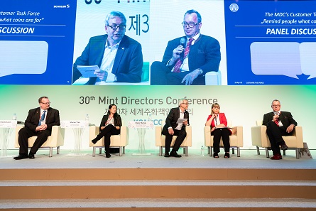 Panel discussing the outcome of the research of the Consumer Task Force: From l. to r. Marius Haldimann (Swissming), Sharon Tran (Royal Australian Mint), Dieter Merkle (Schuler), Astrid Mitchell (Currency News) and Niels Hagemann (MDM). Photo: MDC 2018.