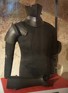Parts of armor from the possession of Sigismondo Malatesta. Photograph: Sandstein / Wikipedia.