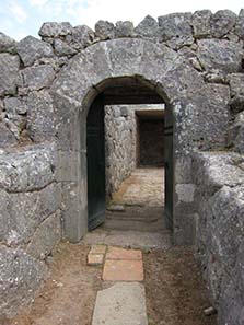 Entrance to the central cult room. Photograph: KW.