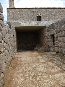 The central cult room. Photograph: KW.